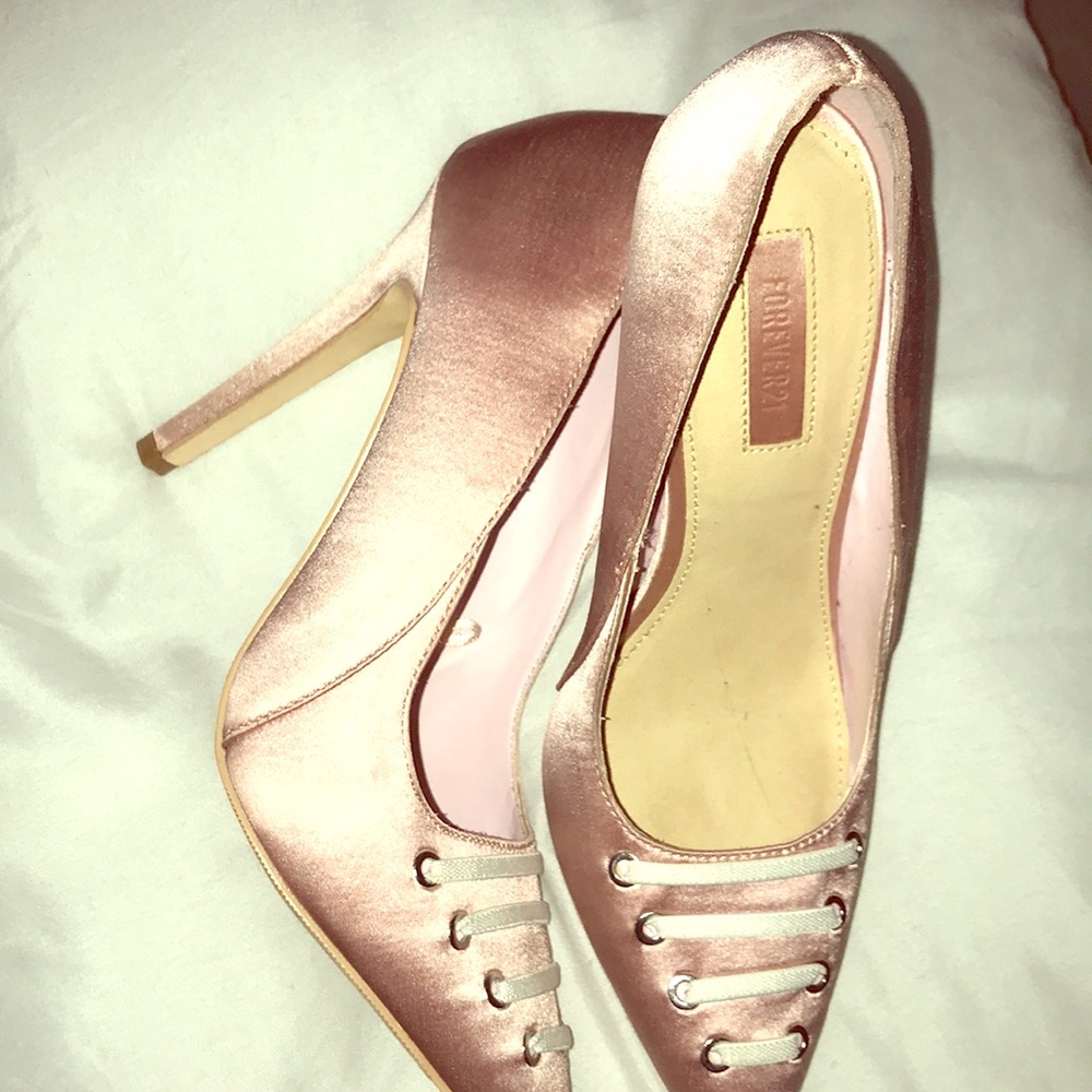 Baby pink pointed toe heels ;)